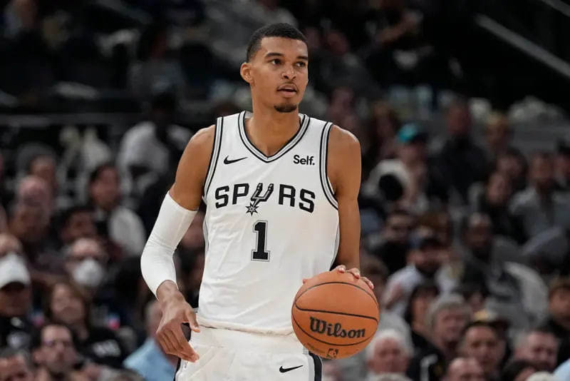 文班亚马拿20分9篮板5火锅！马刺邓肯后菜鸟第二人