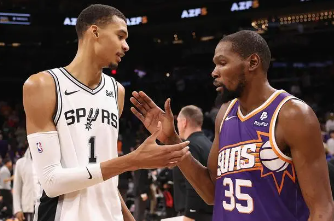 马刺二番战再胜太阳，NBA状元文班亚马38+10